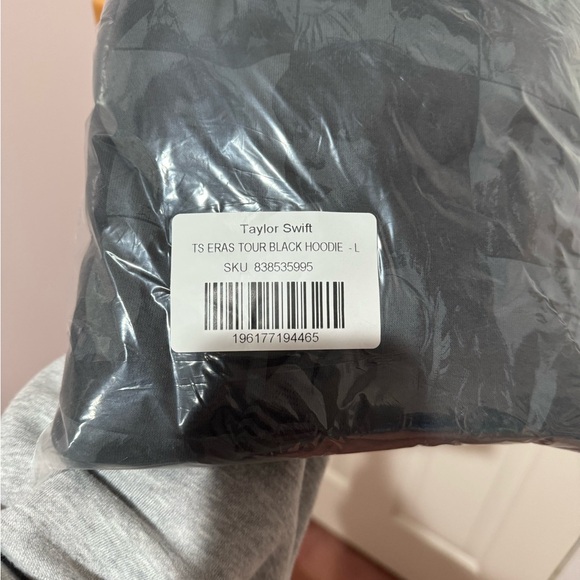 NWT Taylor Swift The Eras Tour US Dates Black Hoodie - Picture 4 of 6